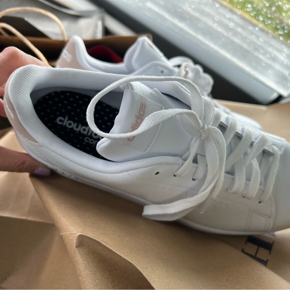 Adidas Women's Advantage Sneaker, White/White/Putty Mauve, 9.5 New with Tag - Picture 2 of 6